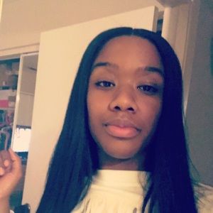 Meet your Posher, Simone